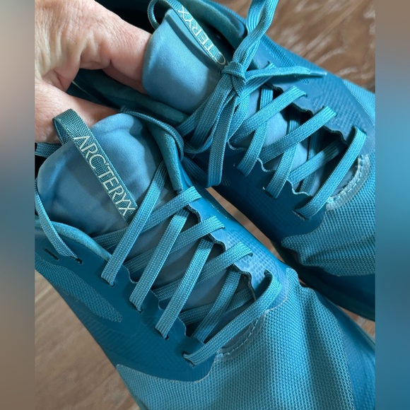 Women’s Arc'teryx Norvan LD 2  Turquoise Blue Lightweight Trail Shoes - Picture 2 of 9